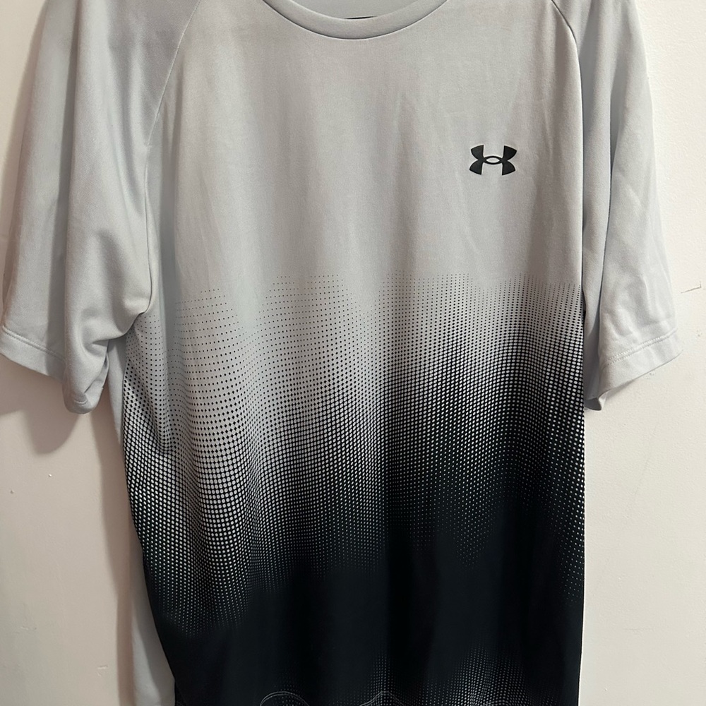 Under Armour Men's Black and Gray Ombre Tee